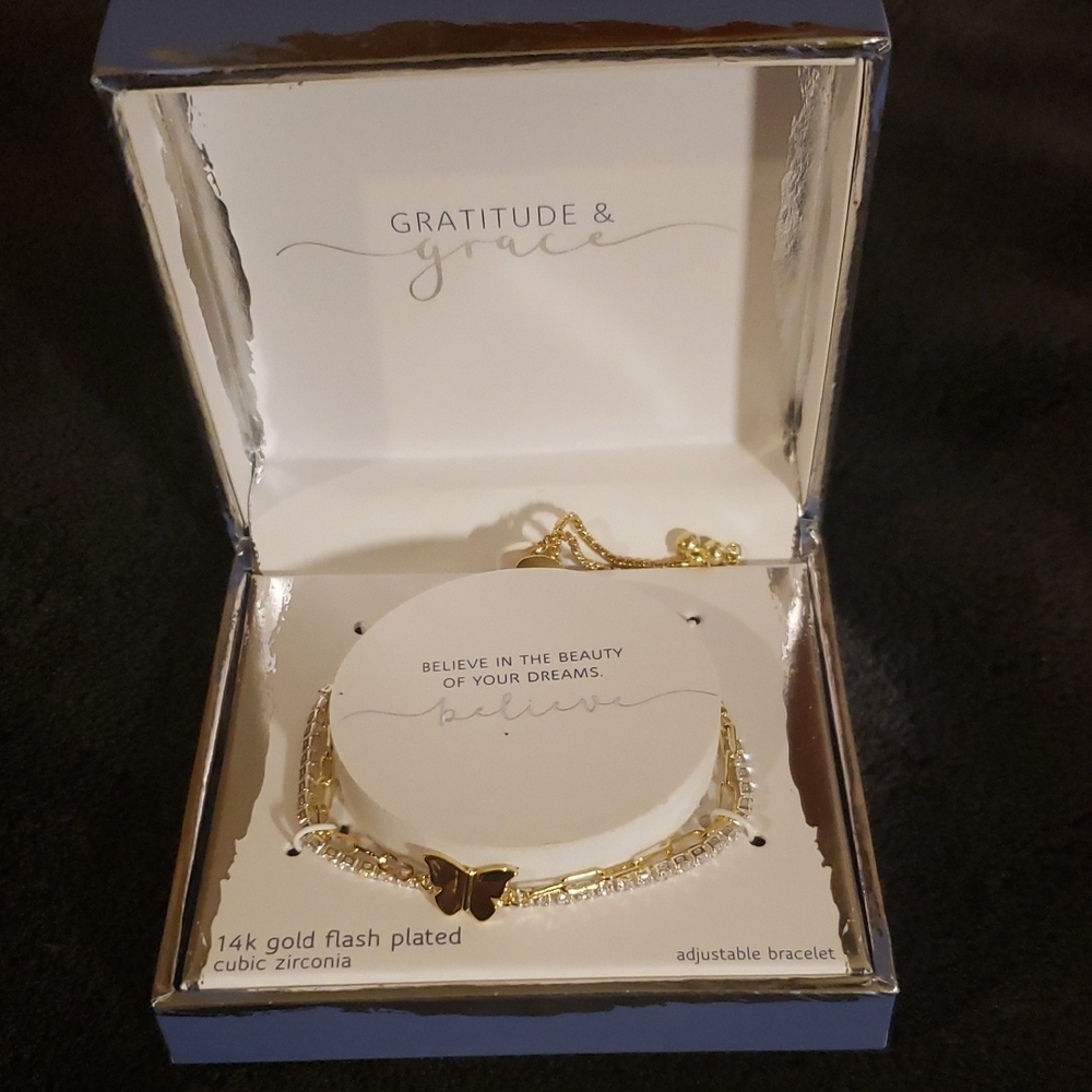 Gold Delicate Chain Bracelet with Crescent Design